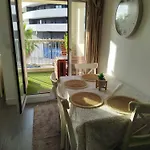Centre Port,piscine Et Parking Sous Terrain 아그