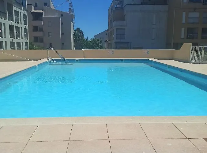 Appartement Centre Port,piscine Et Parking Sous Terrain Agde