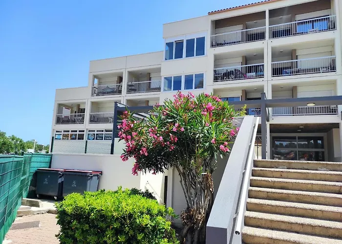 Centre Port,piscine Et Parking Sous Terrain *