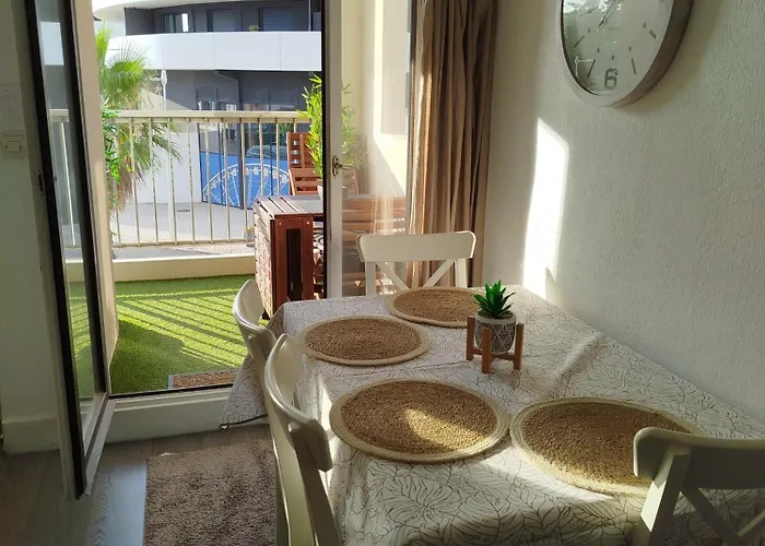 Centre Port,piscine Et Parking Sous Terrain *